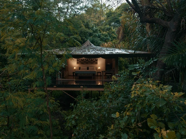 Rhino River Camp · 外观与环境