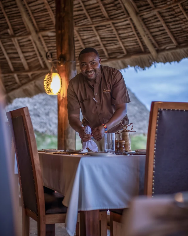 Elewana Tortilis Camp Amboseli · 餐厅与用餐环境