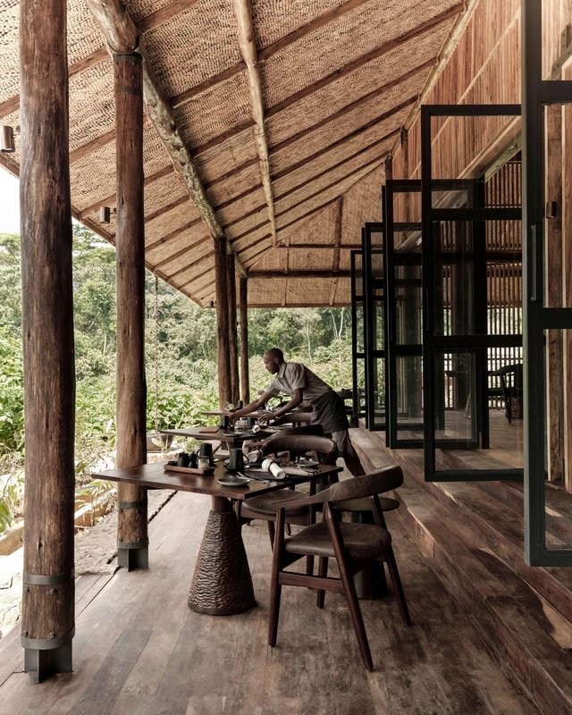 Sanctuary Gorilla Forest Camp · 餐厅与用餐环境