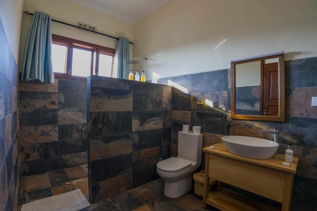 Lake Eyasi Safari Lodge · 浴室