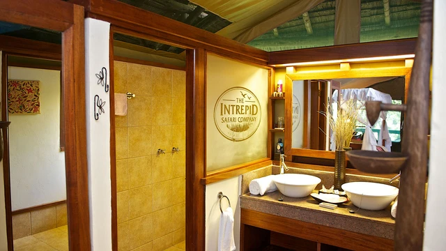 Samburu Intrepids Tented Camp · 浴室