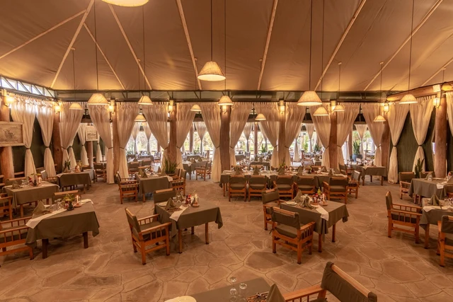 Kibo Safari Camp · 餐厅与用餐环境