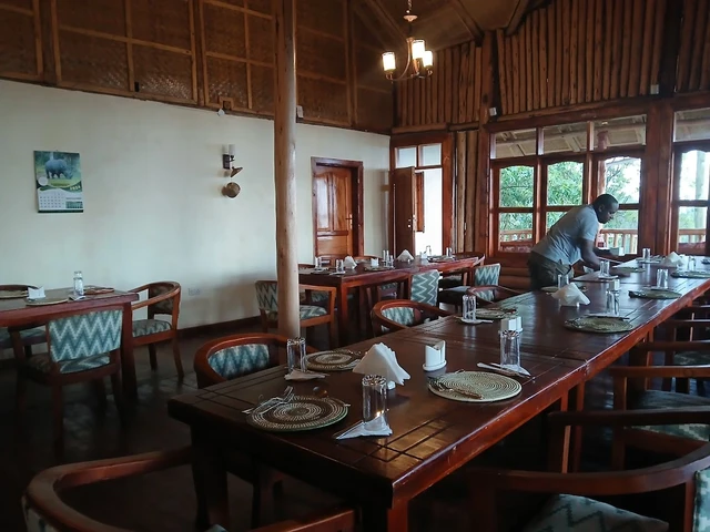 Orugano Bwindi Lodge · 餐厅与用餐环境