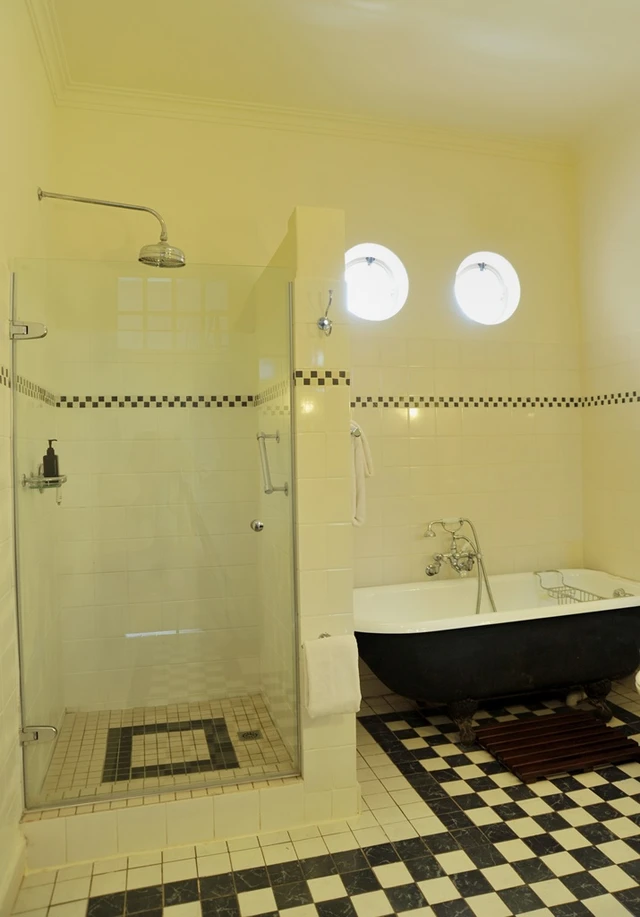 The Victoria Falls Hotel (Signature Suites) · 浴室