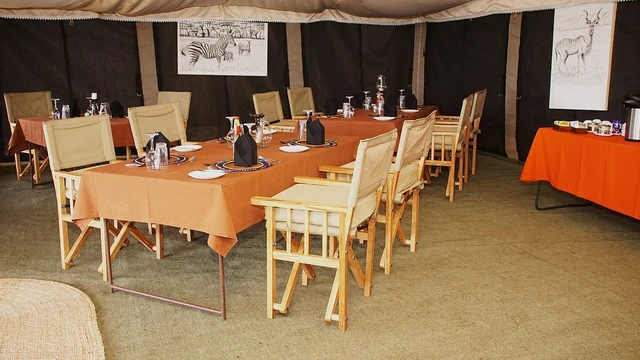 Ngorongoro Kuhama Camp · 餐厅与用餐环境