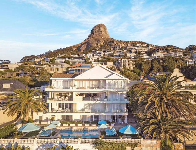 The Clarendon Bantry Bay · 外观与环境