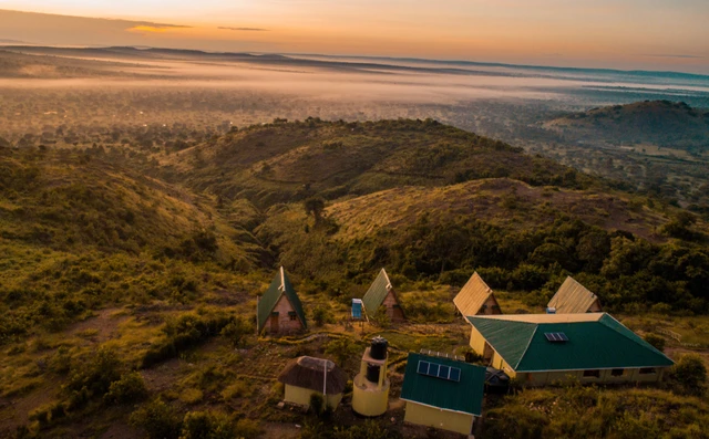 Hyena Hill Lodge · 外观与环境
