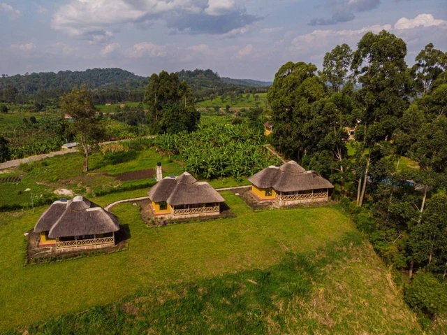 Crater Safari Lodge · 外观与环境