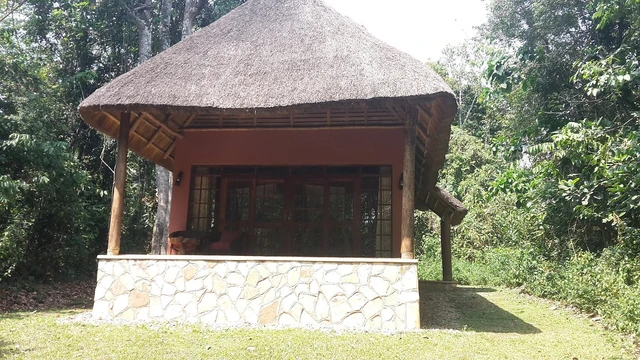 Primate Lodge Kibale · 外观与环境