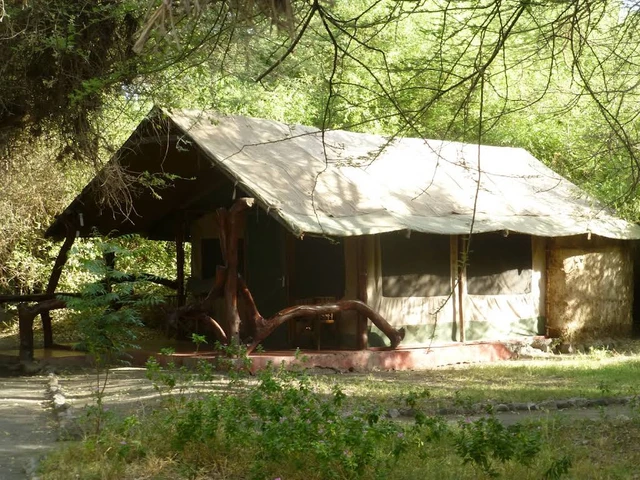Lake Natron Tented Camp · 外观与环境
