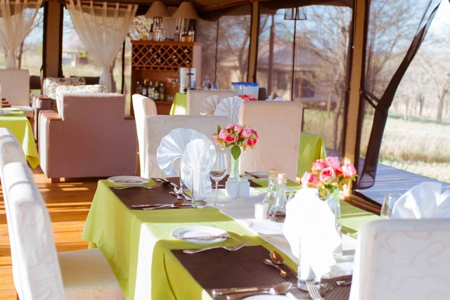 Matawi Serengeti Camp · 餐厅与用餐环境