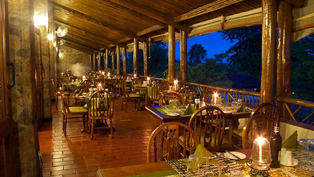 Paraa Safari Lodge · 餐厅与用餐环境