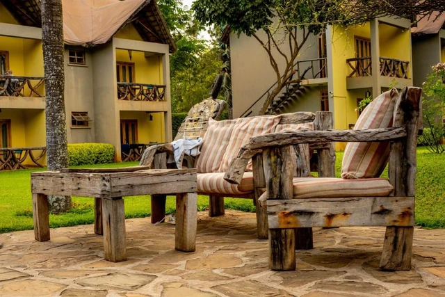 Weru Weru River Lodge · 露台与景观