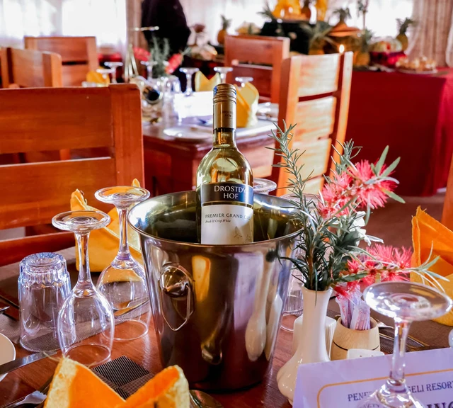 Penety Amboseli Resort · 餐厅与用餐环境
