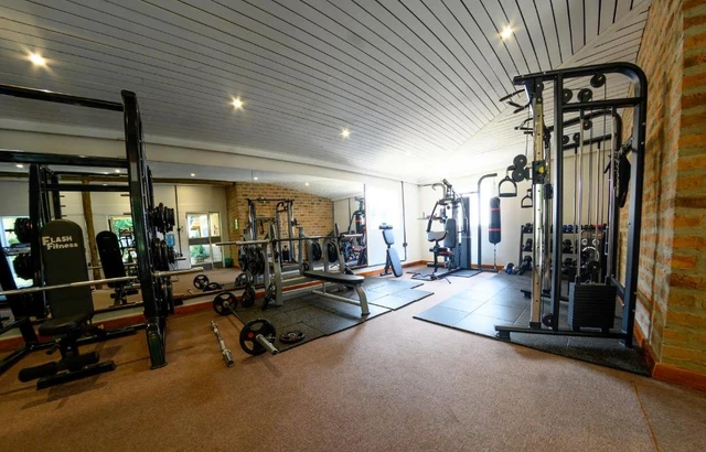 2 Friends Guest House, Jinja · 健身房