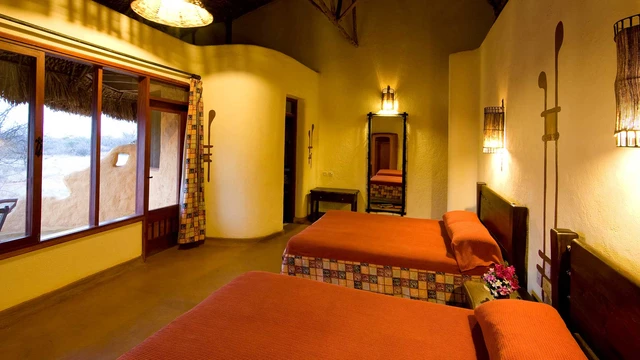 Samburu Sopa Lodge · 外观与环境
