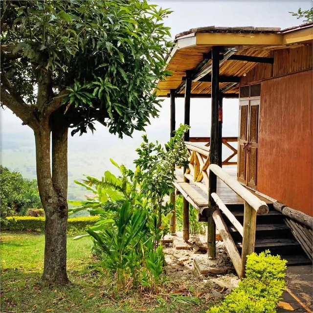 Twin Lakes Safari Lodge · 外观与环境