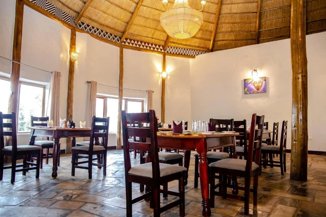 Ingagi Park View Lodge · 餐厅与用餐环境