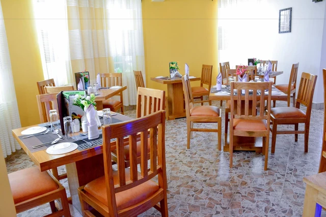 Crest Safari Lodge · 餐厅与用餐环境