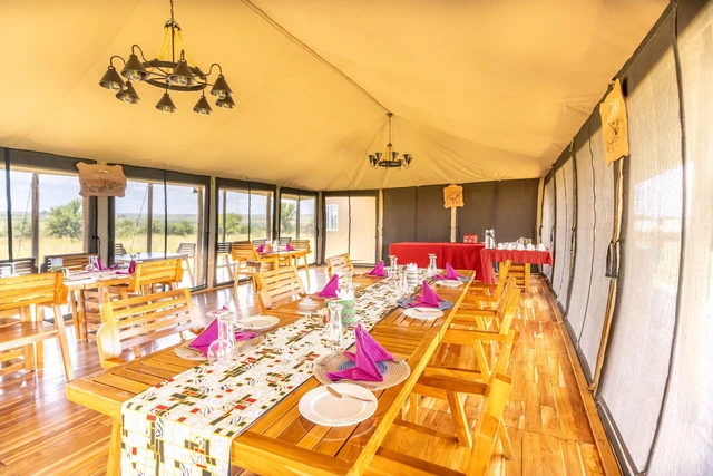 Malaika Seronera Luxury Camps · 餐厅与用餐环境
