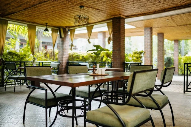Airport Planet Lodge · 露台与景观