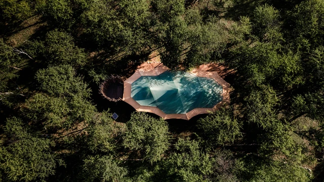 The Singing Grass Bush Camp · 泳池