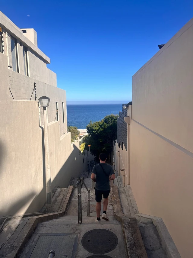 The Clarendon Bantry Bay · 外观与环境