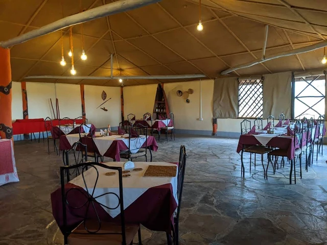 Africa Safari Serengeti Ikoma Camp · 餐厅与用餐环境