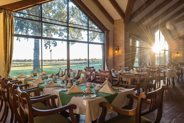 Sweetwaters Serena Camp · 餐厅与用餐环境