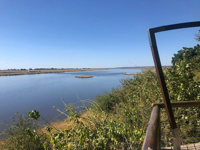 Chobe Game Lodge · 露台与景观