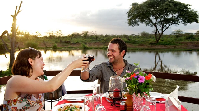 Voyager Ziwani Tented Camp · 餐厅与用餐环境