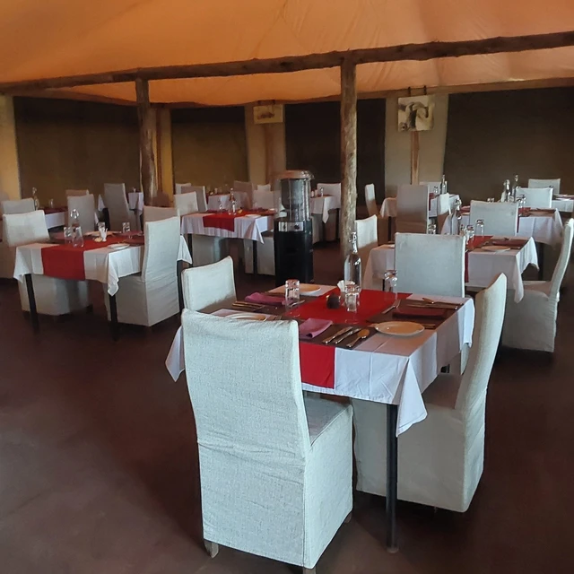 Ang'ata Ngorongoro Camp · 餐厅与用餐环境
