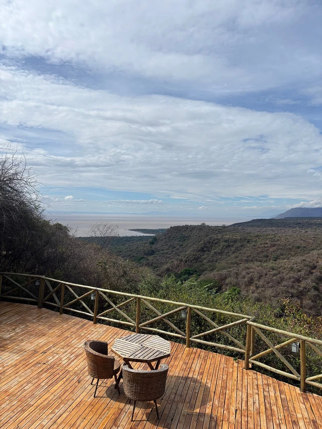 Escarpment Luxury Lodge Manyara · 露台与景观