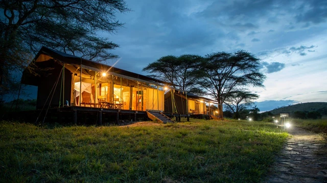 Kenzan Central Tented Camp · 外观与环境