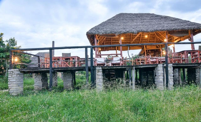 Kazinga Wilderness Safari Camp · 外观与环境