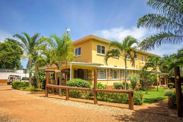 2 Friends Guest House, Jinja · 外观与环境