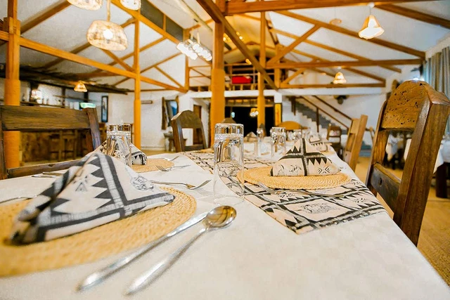 Manyara Safari Lodge · 餐厅与用餐环境