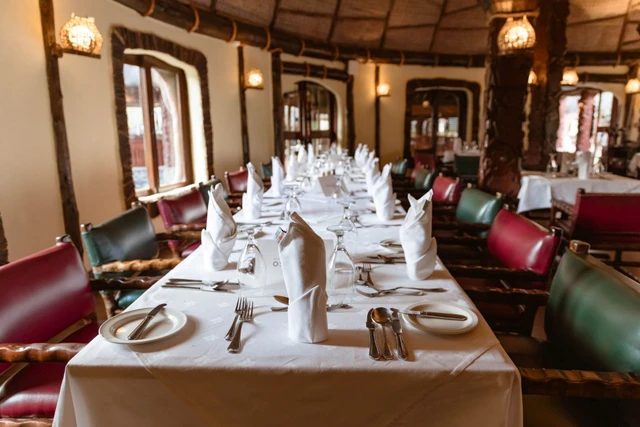 Serengeti Serena Safari Lodge · 餐厅与用餐环境