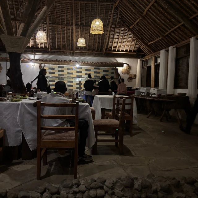 Hunter's Luxury Manor · 餐厅与用餐环境