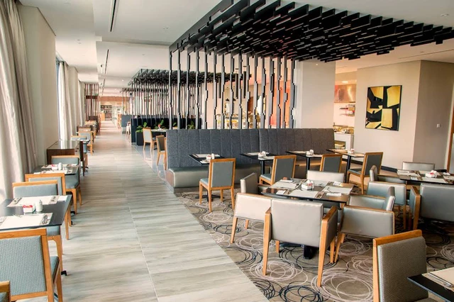 Hilton Garden Inn Nairobi Airport · 餐厅与用餐环境