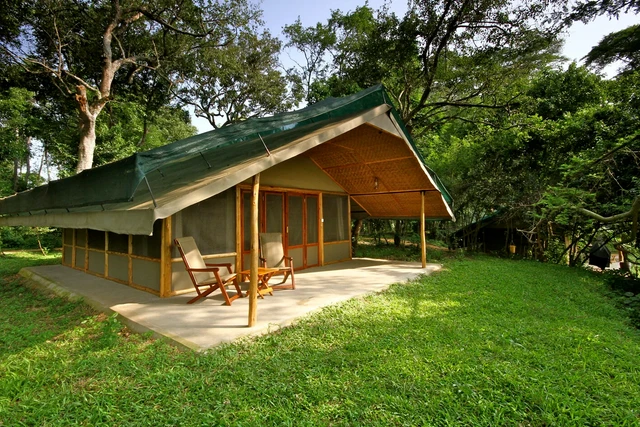 Ishasha Wilderness Camp · 外观与环境