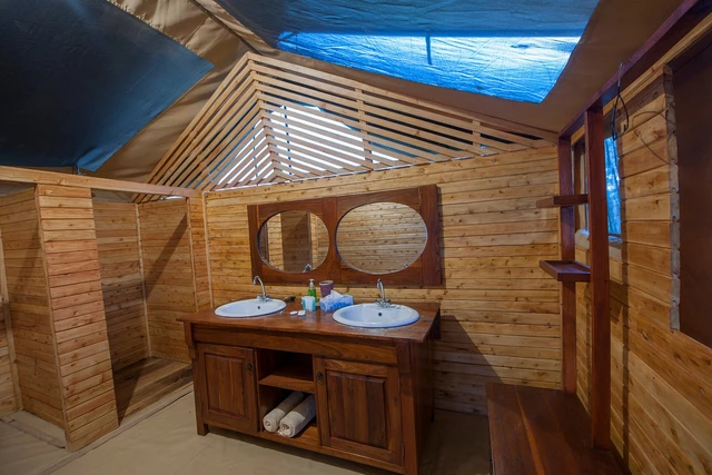 Enkirari Wilderness Camp · 浴室
