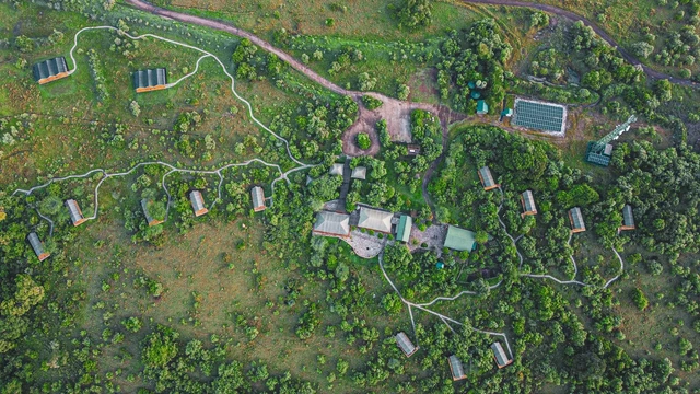 Mara Elatia Camp · 外观与环境