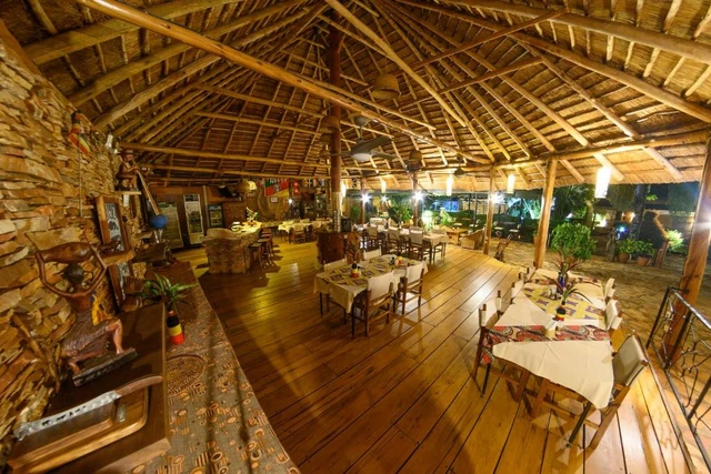 2 Friends Guest House, Jinja · 餐厅与用餐环境