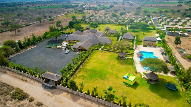 Penety Amboseli Resort · 外观与环境