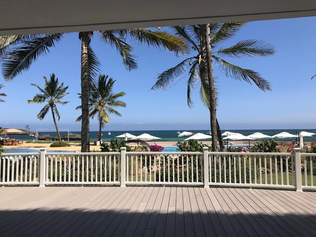 Hemingways Watamu · 露台与景观