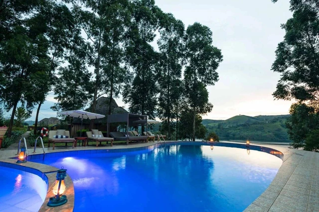 Crater Safari Lodge · 泳池