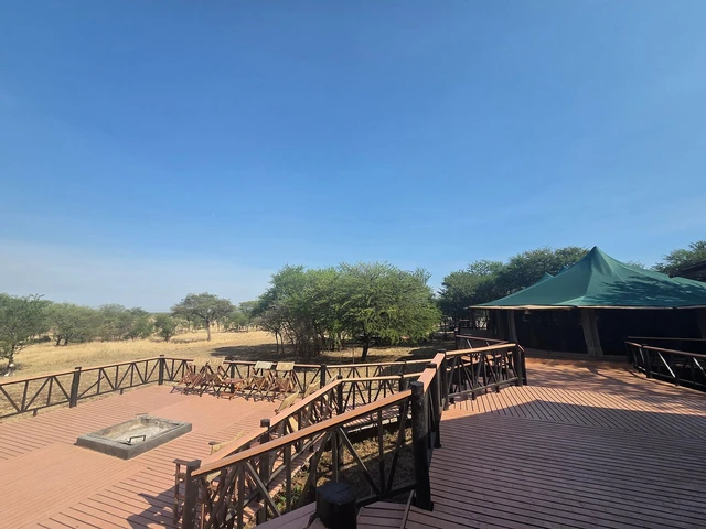 Enkirari Wilderness Camp · 露台与景观