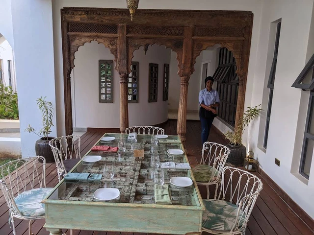 Latitude 0 Degrees · 餐厅与用餐环境