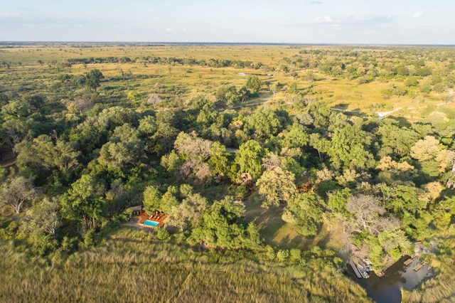 Camp Moremi · 外观与环境